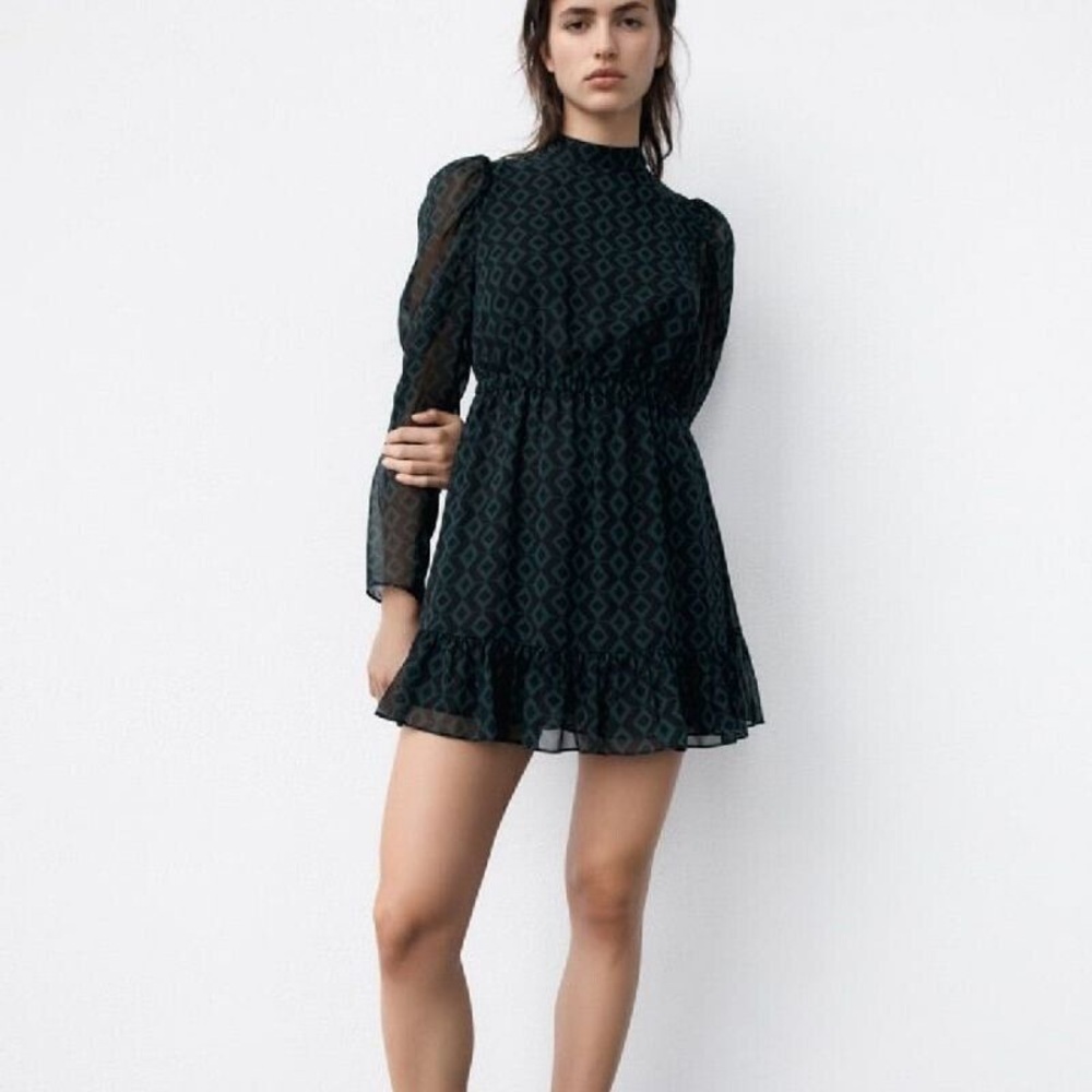 Elegant Black and Green Patterned Dress